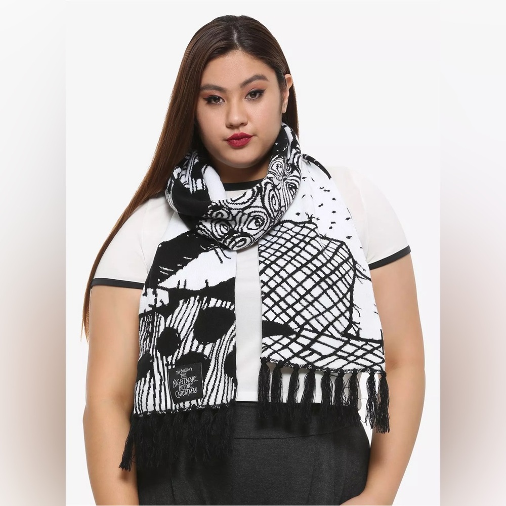 THE NIGHTMARE BEFORE CHRISTMAS SALLY PATCHWORK BLACK & WHITE KNIT SCARF! Tassels